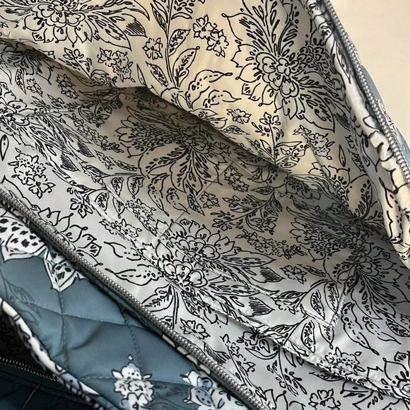NWT Vera Bradley Grand Weekender Travel Bag - Tiger Lily Blue Oar - Picture 4 of 8